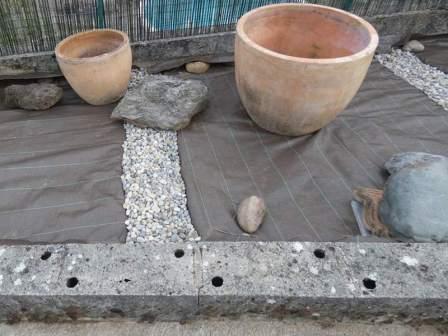 pierres imposantes qui contourne le courant